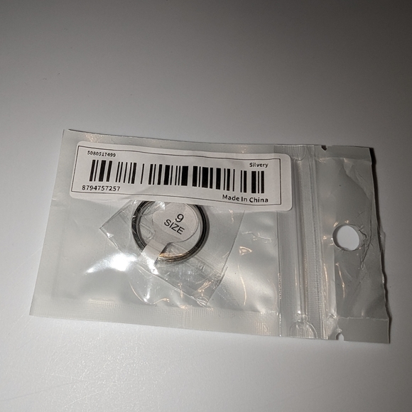 Fashion sparkly ring/band - Picture 6 of 10